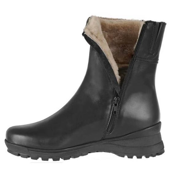 La Canadienne NWOB Aidan Shearling Lined Leather Bootie Black Size 6.5 Side Zip - Picture 1 of 10